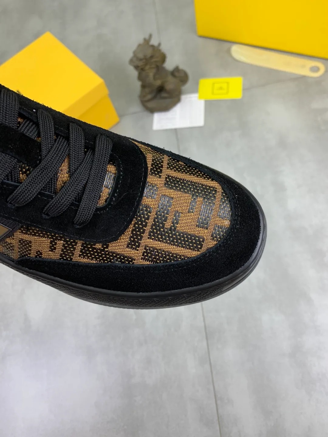 ​Men's shoes 💰P420💰[New style] Little Monster 🆘 New FENDI (Fendi) New style 🕶️🕶️Simple routing effect, showing an elegant and cool driving shoe 🎬Using imported calfskin + first-layer pigskin lining🐂Excellent material🎬Detailed workmanship 🤗Comfortable foot feel➰➰. ​Pair it with any outfit to show your taste and temperament, low-key luxury ♻️Design ​simple and elegant ​noble and fashionable 🍃​Very loved and favored by trendy men 💓❤️size: 38-44 (45 customized) 3️⃣colors available